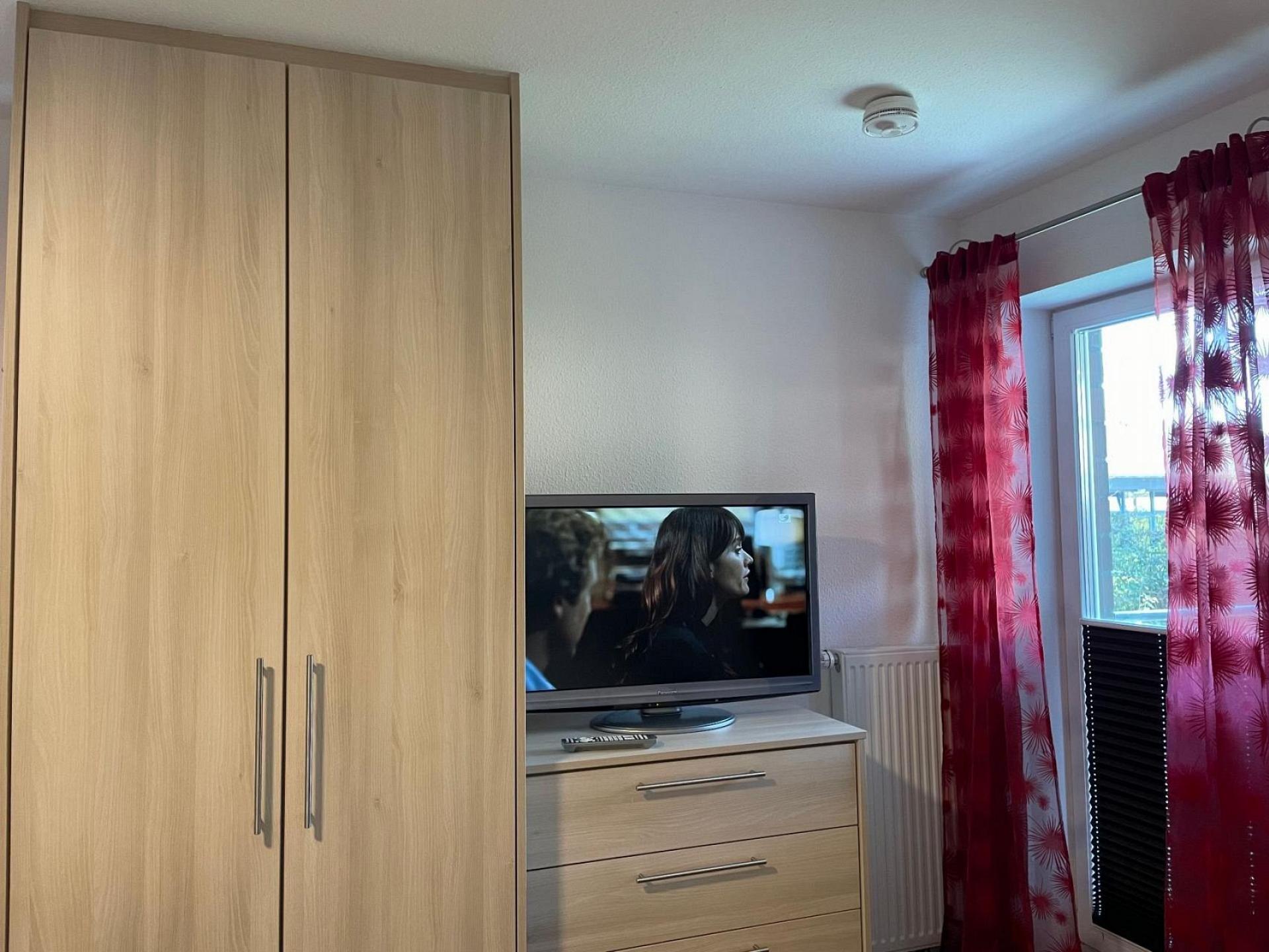 Fernseher Schlafzimmer 1